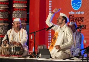 Rahul Deshpande : ‘कुंभ भक्ती संगम’मध्ये राहुल देशपांडे यांच्या ‘अभंगवारी’ने रंगली भक्तिरसाची मैफल