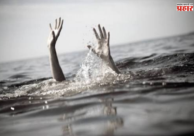 Jalgaon News : नदीत बुडणाऱ्या लेकाला वाचवण्यासाठी बाप धावला पण नियतीनं बापालाच हिरावलं , मुलगाही बेपत्ता