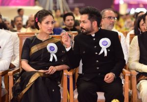 72nd National Film Awards : ७२ व्या राष्ट्रीय चित्रपट पुरस्कार सोहळ्यात यामी गौतमचा जलवा; पारंपरिक काळ्या साडीत पती आदित्य धरसोबत लावली हजेरी