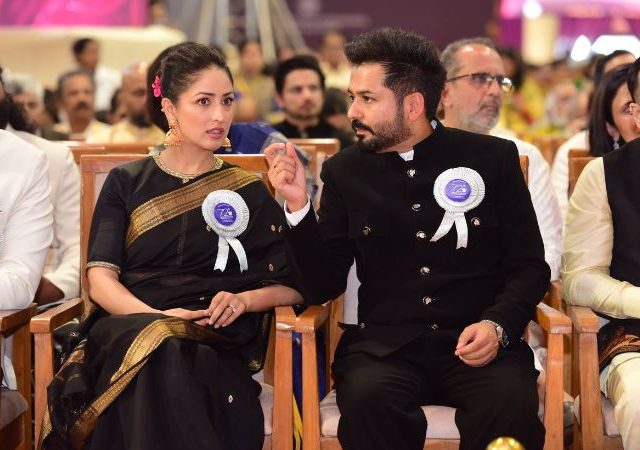 72nd National Film Awards : ७२ व्या राष्ट्रीय चित्रपट पुरस्कार सोहळ्यात यामी गौतमचा जलवा; पारंपरिक काळ्या साडीत पती आदित्य धरसोबत लावली हजेरी