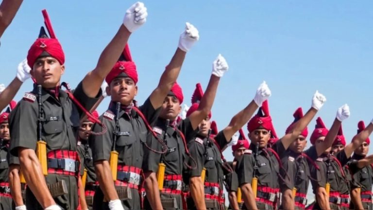 माजी अग्निवीरांना राज्यातील गणवेशधारी पदांसाठी विविध सवलती - लेखी, शारीरिक चाचण्यांतून सूट; वयोमर्यादेत चार वर्षांपर्यंत शिथिलता