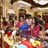 Amruta Fadnavis : गणरायाच्या दर्शनासाठी अमृता फडणवीस महापौर निवासस्थानी; तावडे कुटुंबीयांकडून स्वागत