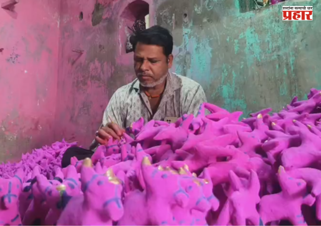 Nashik : बैलपोळ्याची लगबग; महागाईच्या सावटात कारागिरांची परंपरा जिवंत ठेवण्यासाठी धडपड, पारंपरिक कारागीर अडचणीत