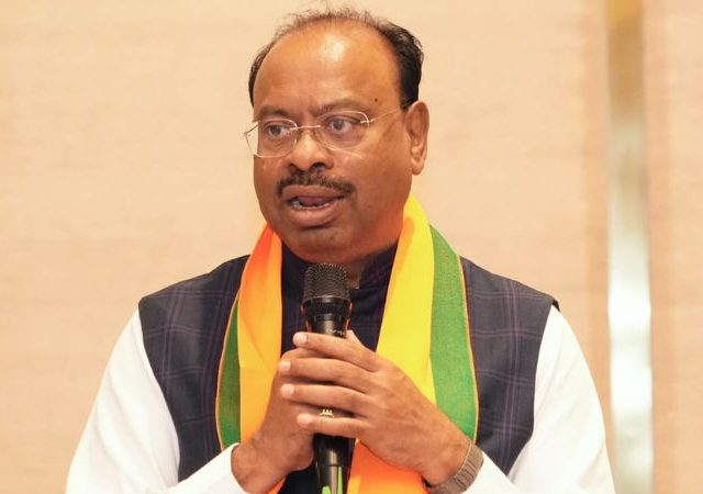 Chandrashekhar Bawankule : दुष्काळावर उपाययोजनांसाठी बावनकुळेंच्या अध्यक्षतेखाली नऊ मंत्र्यांची उपसमिती! जिल्हानिहाय पाहणी, आठवड्याला आढावा