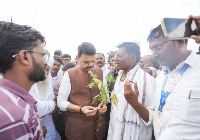 दुष्काळग्रस्त तालुक्यांना सरसकट मदत करणार, मुख्यमंत्री देवेंद्र फडणवीस यांनी सगळं काही स्पष्ट सांगितलं