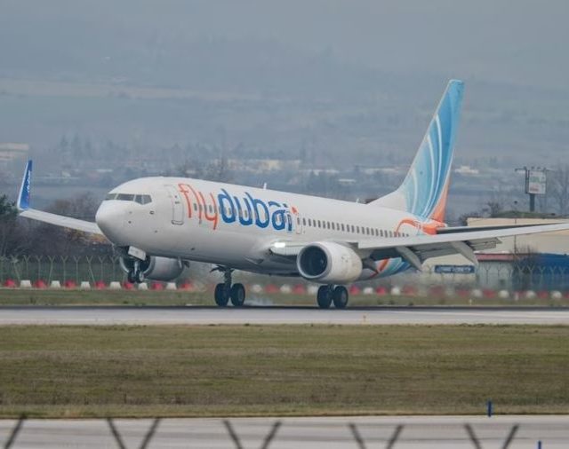 FlyDubai Flight : दुबईहून इस्राईलला जाणाऱ्या विमानाचं सौदी अरबमध्ये अचानक लँडिंग,  त्या सिग्नलने उडाली खळबळ! नेमकं काय घडलं?