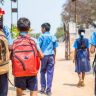 FSSAI New Rules : शाळांजवळ जंक फूडच्या विक्रीवर कडक नियम, FSSAIचा नवा मसुदा; जाणून घ्या काय बदलणार