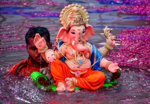 Ganesh Visarjan 2026 : आज अनंत चतुर्दशी ! बाप्पाला निरोप देण्यापूर्वी जाणून घ्या शुभ मुहूर्त, पूजा विधी आणि विसर्जनाची पद्धत