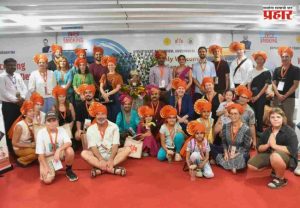 Ganeshotsav 2026 : महाराष्ट्राच्या गणेशोत्सवाची परदेशी पर्यटकांनाही भुरळ; बाप्पाच्या विसर्जनात उत्साहाने सहभाग