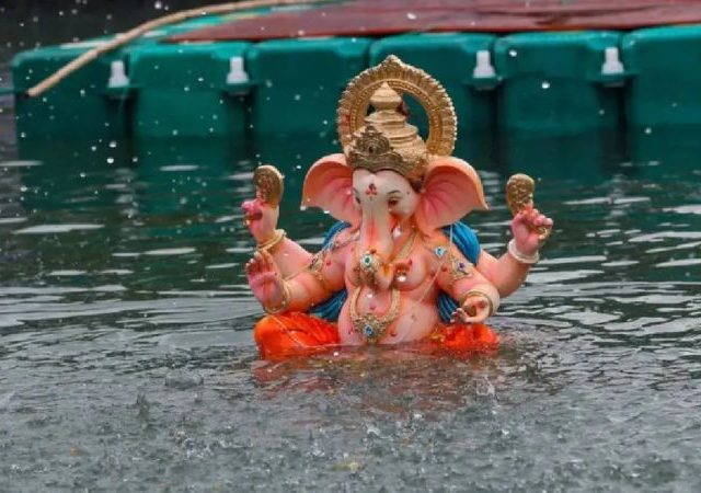Ganpati Visarjan 2026 : 'पुढच्या वर्षी लवकर या'! मुंबईत 11 व्या दिवशी 430 गणेश मूर्तींचे विसर्जन