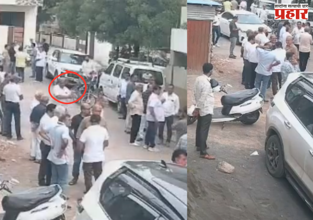 Solapur Crime : सोलापुरात खळबळ! ५० ते ६० लोकांसमोर माजी नगरसेवकावर भररस्त्यात कोयत्याने प्राणघातक हल्ला; सीसीटीव्ही समोर