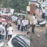 Solapur Crime : सोलापुरात खळबळ! ५० ते ६० लोकांसमोर माजी नगरसेवकावर भररस्त्यात कोयत्याने प्राणघातक हल्ला; सीसीटीव्ही समोर