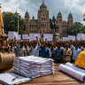 Contractors Protest : राज्यातील कंत्राटदारांचे सरकारविरोधात ३२ जिल्ह्यांत आंदोलन; ८६ हजार कोटींची देयके थकली, जिल्हाधिकारी कार्यालयांवर धडक
