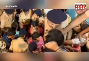 Lalbaugcha Raja Update : 'लालबागच्या राजा'च्या दरबारी मीडियाची कोंडी! अधिकृत पास असूनही पोलिसांनी अडवल्याने पत्रकार आक्रमक