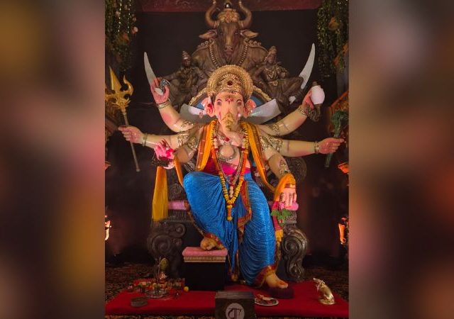 Mumbai Ganeshotsav : वाडी बंदरच्या महाराजांचे भव्य रूप; बारा ज्योतिर्लिंगांची सजावट ठरतेय यंदाचे खास आकर्षण