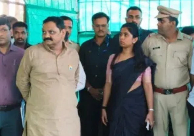 Nashik Ashram School News : आश्रमशाळेची दुरवस्था पाहून मंत्री संतप्त, मान्यता रद्द करण्याच्या सूचना