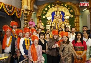 Mumbai Ganpati Darshan : परदेशी पाहुण्यांनाही मुंबईच्या गणेशोत्सवाची भुरळ