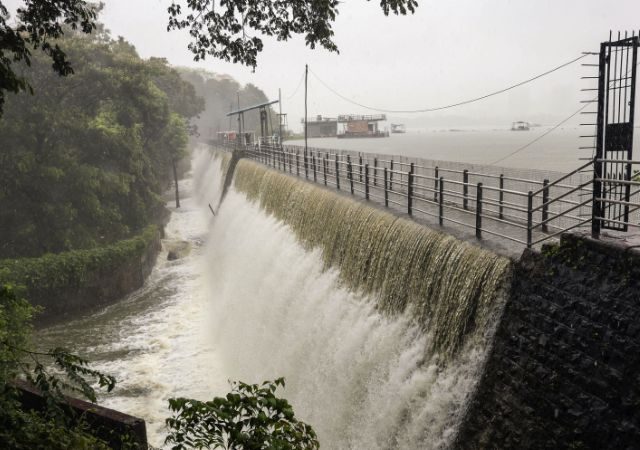 Powai Lake News : पवई तलावातील गाळ उपसणार