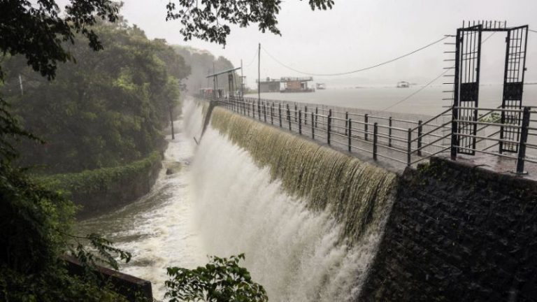 Powai Lake News : पवई तलावातील गाळ उपसणार