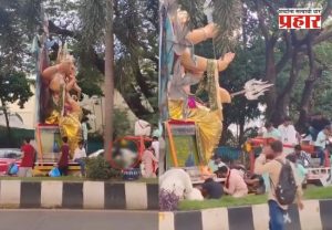 Geeta Nagar Cha Maharaja accident : 'गीतानगरचा महाराजा' आगमन सोहळ्यात अपघात; २ टनांच्या ट्रॉलीखाली येऊन चिमुकली गंभीर जखमी