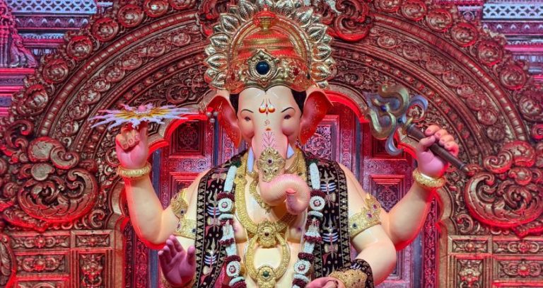 Lalbuagcha Raja 2026 : लालबागच्या राजाच्या चरणी अर्पण झालेल्या सोने-चांदीचा आज लिलाव; १.४८ कोटींची सोन्याची वीट अन् सोन्याची गणेशमूर्ती मुख्य आकर्षण