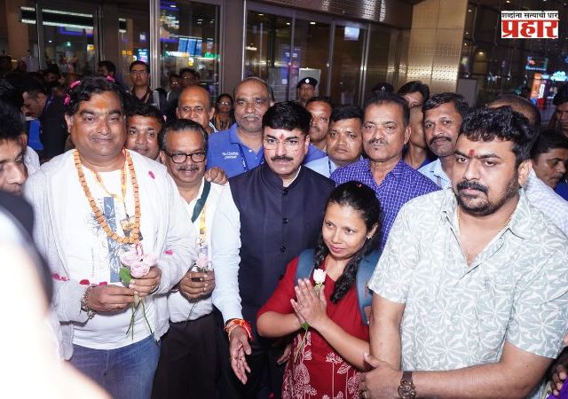 Rahul Shewale : नेपाळमध्ये अडकलेले ५४ भारतीय सुखरूप मुंबईत दाखल; माजी खासदार राहुल शेवाळेंकडून स्वागत