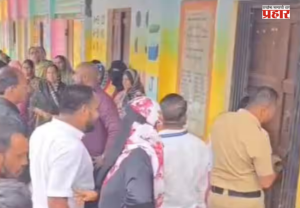 Ahilyanagar News : पतीच्या शिक्षिकेसोबतच्या संबंधाच्या संशयातून पत्नी थेट शाळेत, पुढे घडले असे काही की...