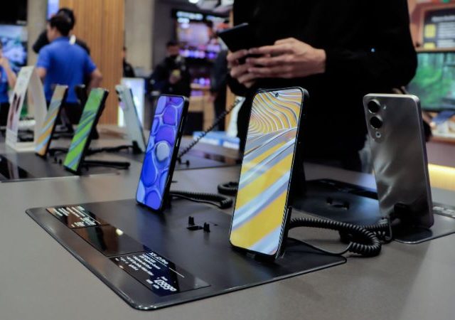 Tech News : 5G महागल्याने 4G स्मार्टफोनची मागणी वाढली; 2026 मध्ये बाजारातील वाटा 13% होण्याचा अंदाज