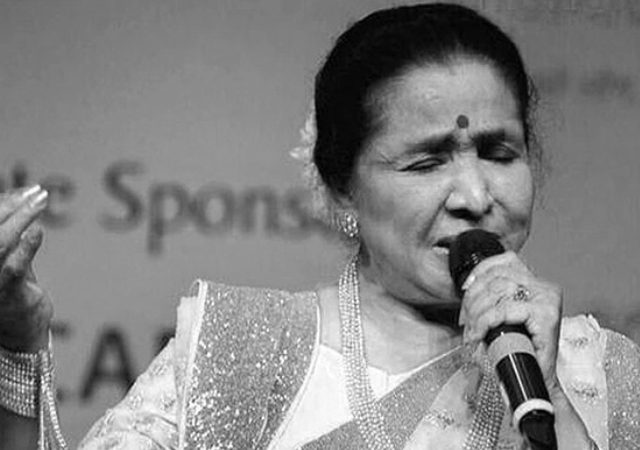 Asha Bhosle : गाणं प्रचंड लोकप्रिय ! गाण्यासाठी आशा भोसले यांनी श्वास रोखला होता, पण रेडिओवर झालं होतं बॅन