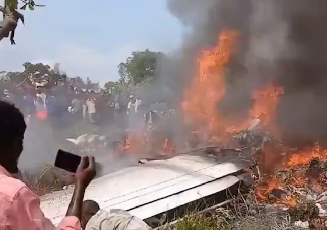 Plane Crash : विमानाचा भीषण अपघात ! दोन वरिष्ठ लष्करी अधिकाऱ्यांसह 14 जणांचा मृत्यू