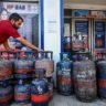 LPG Price Hike : सप्टेंबरच्या पहिल्याच दिवशी महागाईचा झटका; कमर्शियल LPG सिलिंडरच्या दरात वाढ