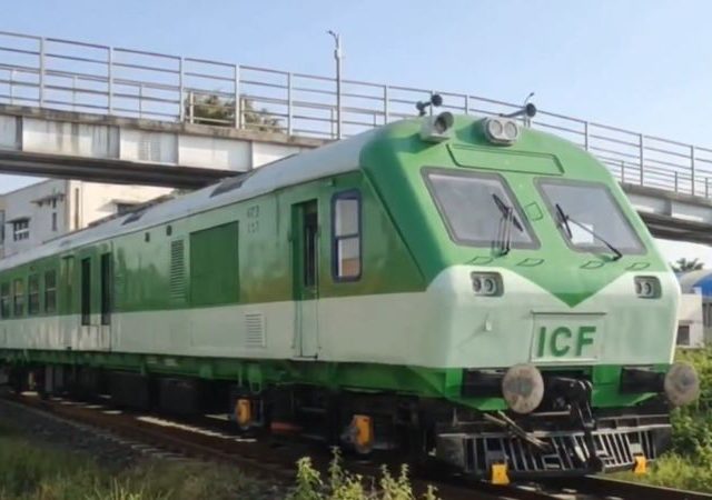 Indian Railway : भारतीय रेल्वेचा ऐतिहासिक टप्पा! पहिली 'LNG ट्रेन' सेवेत दाखल, जाणून घ्या संपूर्ण माहिती