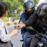 iPhone 18 Pro Theft: ‘हा नवा iPhone आहे का?’ प्रश्न विचारला अन् भामटा फोन घेऊन पसार झाला; नवा कोरा iPhone तिसऱ्या दिवशी गायब