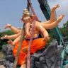 Jalgaon Ganeshotsav : स्थापनेआधीच बाप्पाचं विसर्जन! ४७ हजारांची १२ फुटी गणेशमूर्ती वाटेतच दुभंगली; कार्यकर्त्यांचा मूर्तिकारावर आरोप