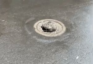 Mumbai Manhole Accident : सांताक्रुझमध्ये मॅनहोलमध्ये उतरलेल्या सफाई कामगाराचा मृत्यू