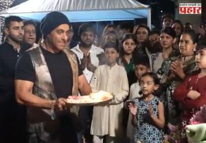 Salman Khan Ganpati: गणपती विसर्जनावेळी सलमान खानची आरती करताना झाली चूक; बहीण अर्पिताने मध्येच अडवले, अन् मग...