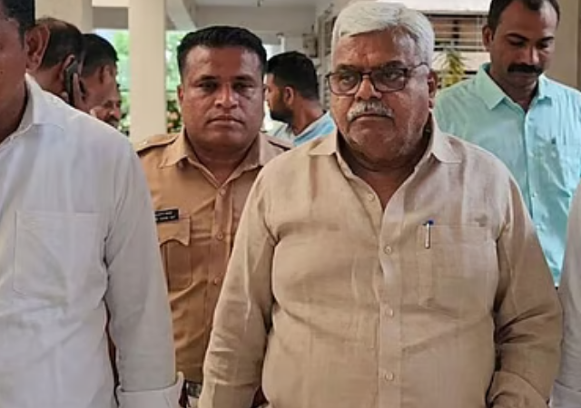 Nashik Shalarth Scam : बनावट शालार्थ आयडीधारक शिक्षक पोलिसांच्या रडारवर, संजय गरूडच्या जामीन अर्जावर 30 सप्टेंबरला सुनावणी