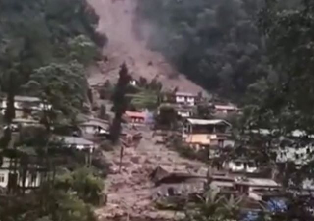 Sikkim Landslide : सिक्कीममध्ये मुसळधार पावसाचा कहर; रिम्बी गावात भूस्खलन, 128 जणांना सुरक्षित स्थळी हलवले