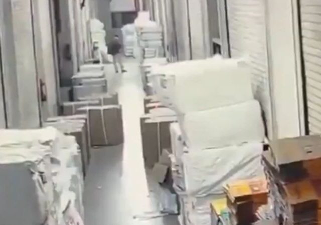 Surat crime news : माजी कर्मचाऱ्याचा राग अनावर, 24 कोटींची झाली राख! सुरतच्या टेक्सटाईल मार्केटमध्ये आग; नेमकं काय आहे प्रकरण?