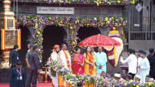 Nashik Kumbhmela :  फुलांची सजावट, मान्यवरांची उपस्थिती ; गोदाघाटावर भक्तिमय वातावरण