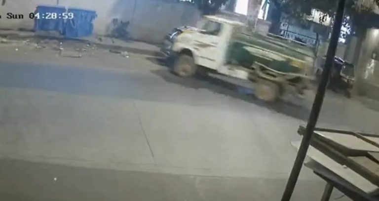 Andheri Accident : अंधेरीत 14 वर्षीय मुलाच्या हातात टँकरचे स्टेअरिंग; SUV आणि कंपाऊंडच्या भिंतीला धडक