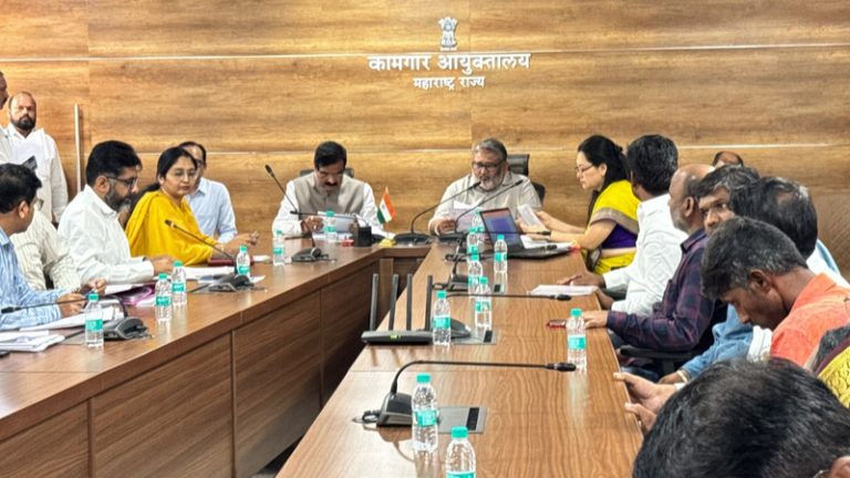 सात महिन्यांपासून सासवड नगरपालिकेतल्या कर्मचाऱ्यांना वेतनच नाही, कामगार मंत्र्यांनी दोषींवर कारवाईचे दिले निर्देश