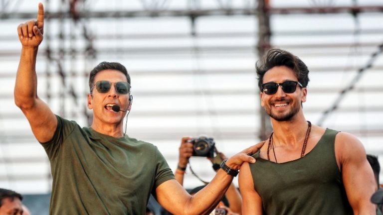 Akshay Kumar: टायगर श्रॉफवरील गोळीबारानंतर अक्षय कुमारच्या घराबाहेर बुलेटप्रूफ काच; बॉलिवूडमध्ये खळबळ?