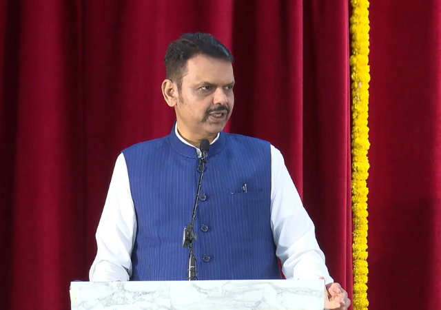 मराठीला स्वाभिमान आणि भावनेपुरते मर्यादीत न ठेवता ज्ञान भाषा बनविणे आवश्यक - मुख्यमंत्री देवेंद्र फडणवीस