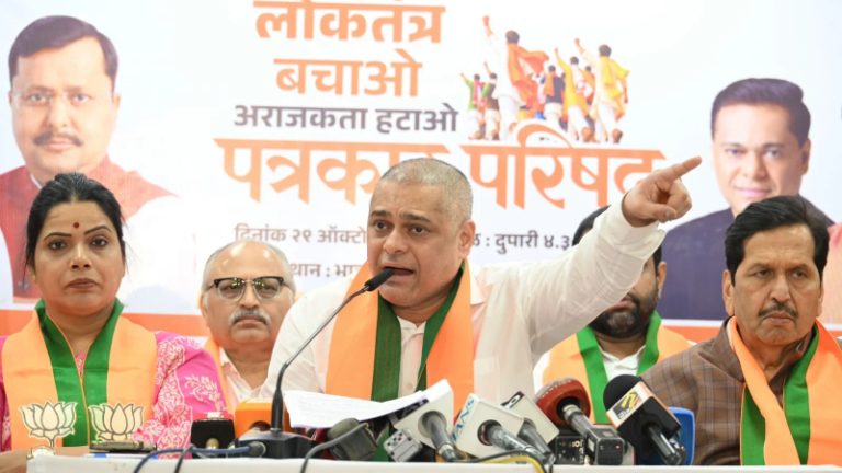 नसीरुद्दीन शाह 'सरफरोश'मधील 'गुलफाम हसन' प्रत्यक्षात उतरवत आहेत का?, अमीत साटम यांचा सवाल