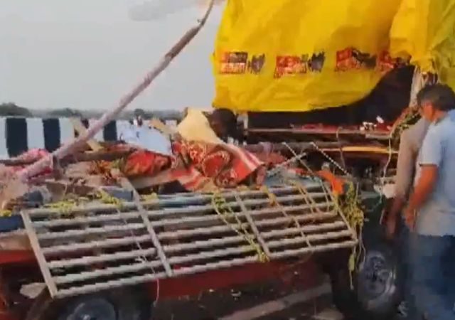 Dhamangaon Accident : समृद्धी महामार्गावर भीषण अपघात; दुर्गामूर्ती आणताना 7 तरुणांचा मृत्यू, 12 जण जखमी