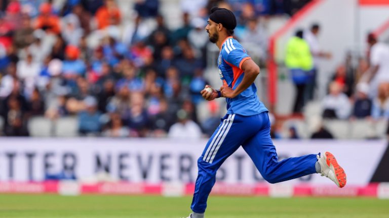 IND vs NZ 4th T20: न्यूझीलंडविरुद्धच्या सामन्यात अर्शदीप सिंगचं दीड शतक, मिचेल सँटनरला केलं शिकार