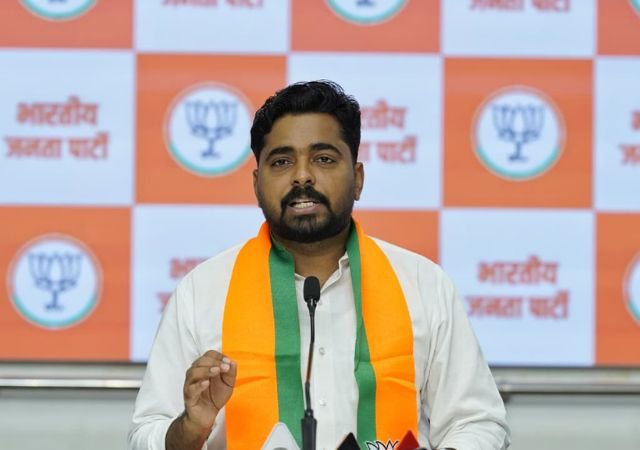 Navnath Ban: 'वापरा आणि फेकून द्या', इंडिया आघाडीत ठाकरे गटाचे स्थान कडीपत्त्यासारखे; नवनाथ बन यांची जोरदार टीका