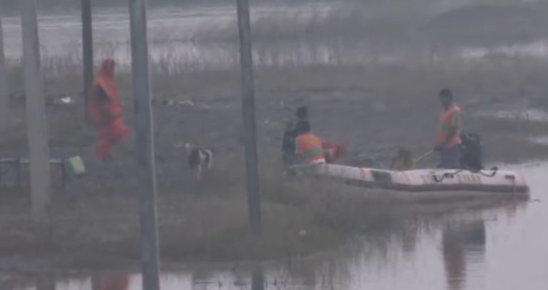 Bihar Boat Accident : बिहारमध्ये गंगा नदीत प्रवाशांनी भरलेली बोट उलटली; 13 जणांचा मृत्यू झाल्याची प्राथमिक माहिती