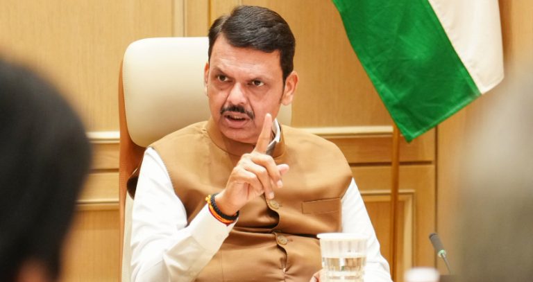 Devendra Fadnavis : मुंबईत व्यंगचित्रकारांच्या कलेचे स्वतंत्र दालन उभारणार; मुख्यमंत्री देवेंद्र फडणवीस यांची ग्वाही